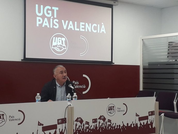 El secretario general de UGT, Pepe Álvarez, en rueda de prensa en Valencia.