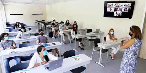 6. El CEU plantea este curso con un sistema que alternará presencialidad y conexiones en directo con el aula