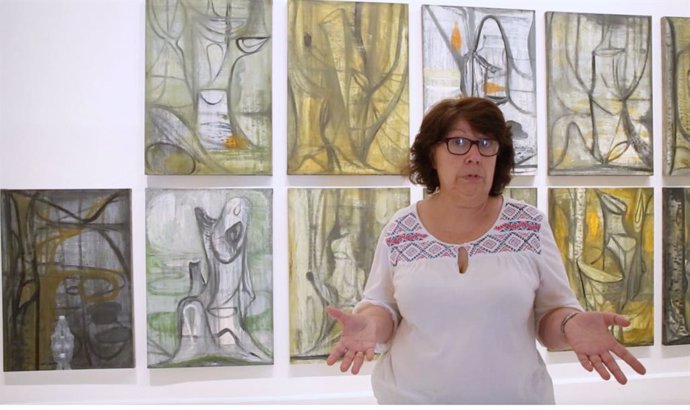 Explicación sobre obras de arte del CAC Málaga en el taller online para niños