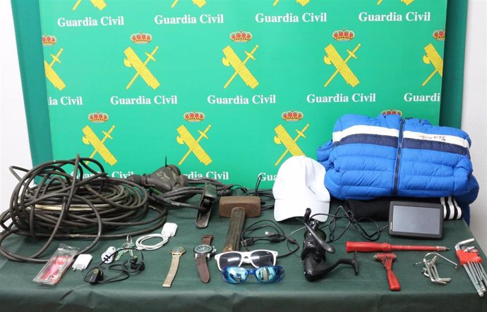 Objetos localizados por la Guardia Civil procedentes del robo en el interior de vehículos.