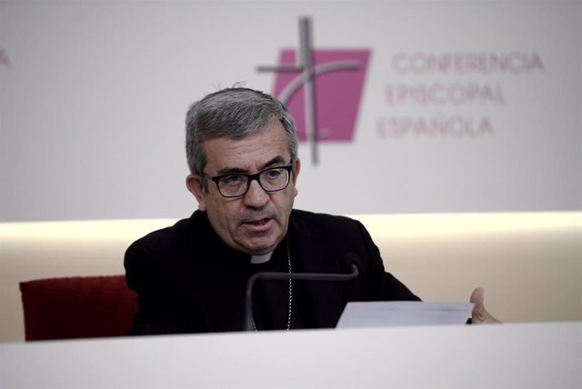El secretario general de la Conferencia Episcopal Española (CEE) y obispo auxiliar de Valladolid, Luis Javier Argüello García, en una rueda de prensa