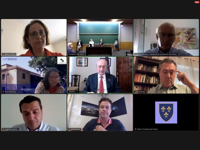 José María Bellido en el foro junto a los alcaldes de Sevilla, Juan Espadas, y el de Málaga, Francisco de la Torre.