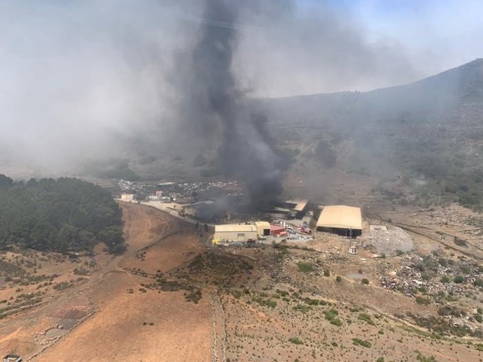 Incendio en el Complejo Ambiental de El Majano