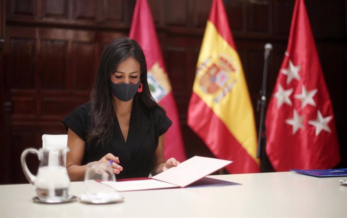 La vicealcaldesa de la capital, Begoña Villacís, durante la firma de un acuerdo para impulsar el primer Bono de Impacto Social, en el Palacio de Cibeles, Madrid (España), a 29 de julio de 2020.