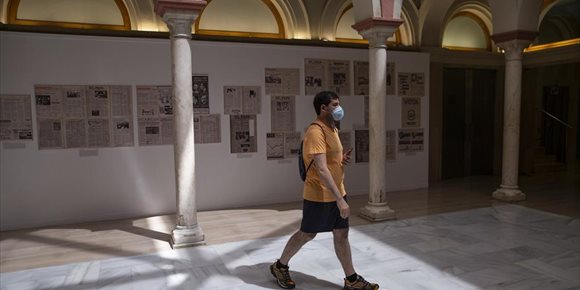 3. Delgado, Bermejo y Silva analizan su obra en la muestra sobre Olivares que acoge la Casa de la Provincia de Sevilla