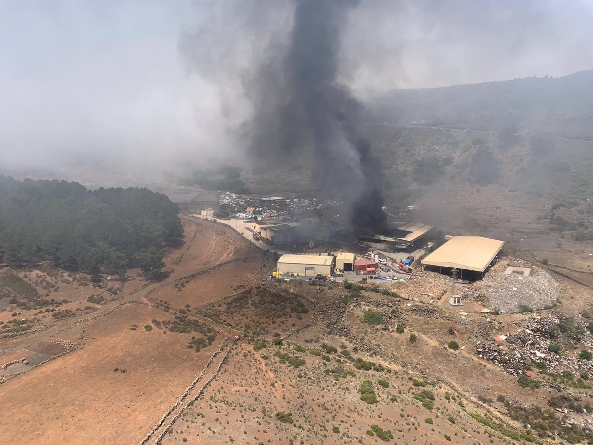 Medios Aéreos Y Terrestres Siguen Trabajando Para Extinguir El Incendio En El Complejo Ambiental 7019