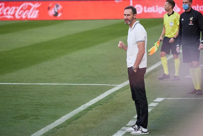 Vicente Moreno dirigiendo al RCD Mallorca en LaLiga Santander 2019-2020