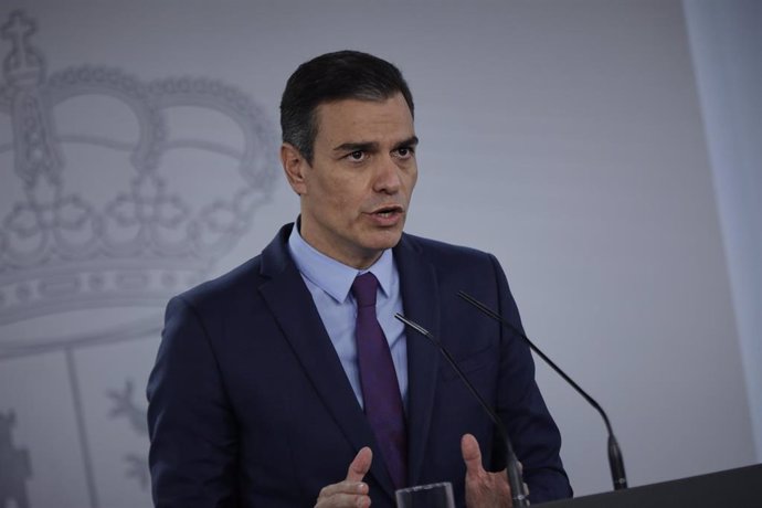 El presidente del Gobierno, Pedro Sánchez, ofrece la última rueda de prensa posterior a la reunión del Consejo de Ministros antes de las vacaciones.
