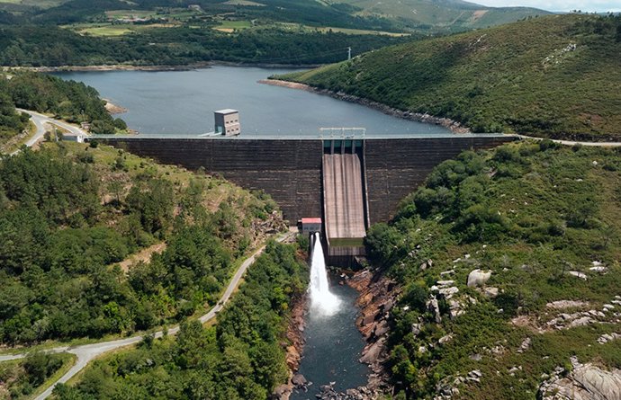 Presa de central hidroeléctrica