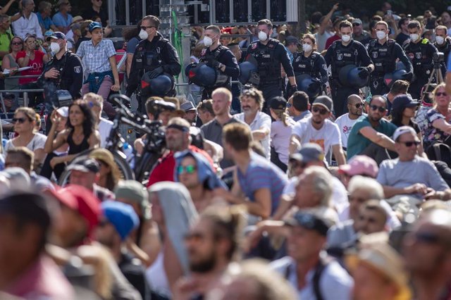 Manifestación en Berlín contra las medidas restrictivas por la pandemia de coronavirus