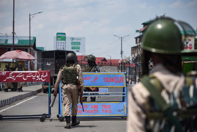 Fuerzas de seguridad desplegadas en la Cachemira india