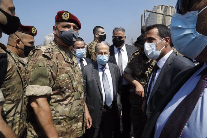 Líbano.- Aoun atribuye las explosiones de Beirut a una negligencia que promete s