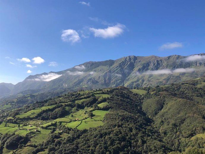 Vistas de la montaña desde el Angliru, en la sierra del Aramo.