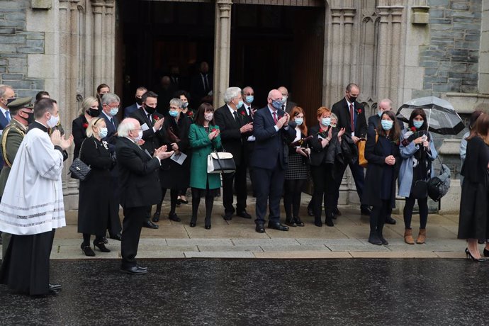 R.Unido.- Londonderry rinde tributo a John Hume en un funeral marcado por el cor