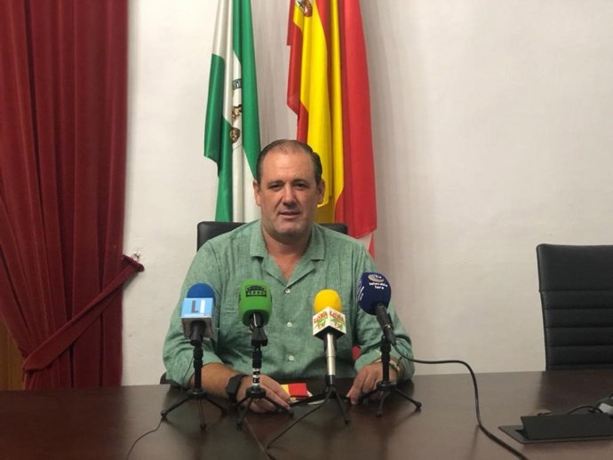 Sevilla.-En marcha un plan de mejoras de diversos caminos rurales en Lora del Rí