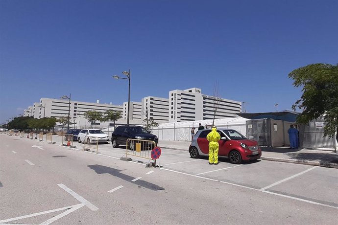 Realización de pruebas PCR en el Hospital de Campaña de Valncia