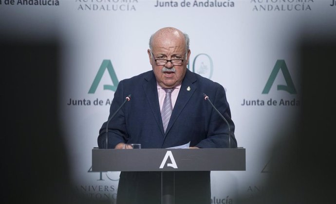 El consejero de Salud y Familias, Jesús Aguirre, durante la comparecencia en rueda de prensa tras la reunión semanal del Consejo de Gobierno de la Junta de Andalucía, foto de archivo