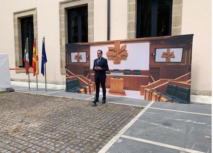 Carlos Iturgaiz, e n el Parlamento Vasco