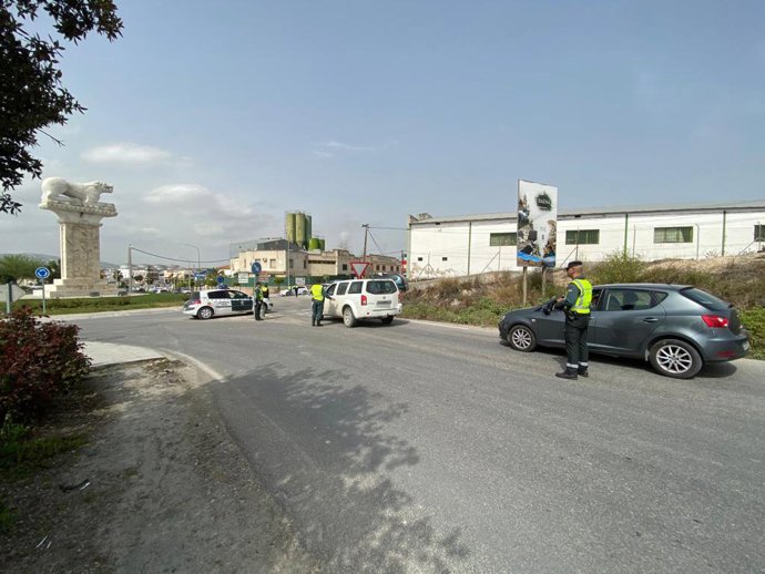 Agentes de la Guardia Civil en Baena