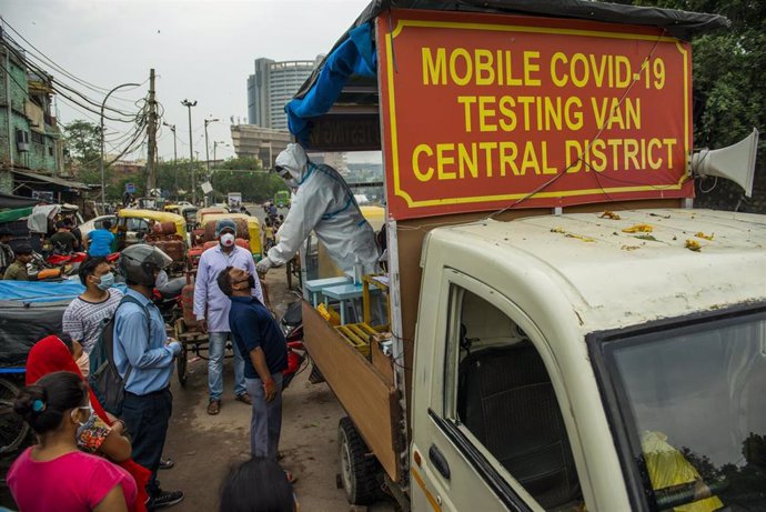 Controles sanitarios por la pandemia de coronavirus en Nueva Delhi