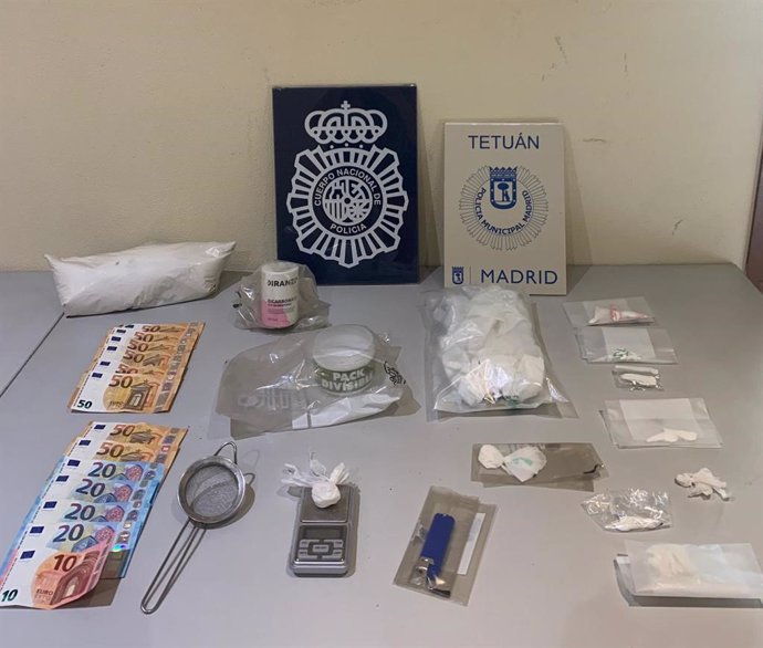 Droga y dinero requisados en un narcopiso desmantelado en el distrito de Tetuán.