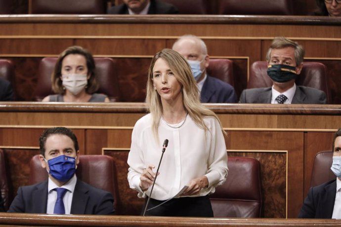 La portavoz parlamentaria del PP, Cayetana Álvarez de Toledo, interviene durante la penúltima sesión plenaria en el Congreso de los Diputados