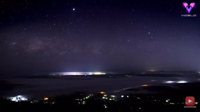 Filman en timelapse las estrellas del cielo de Australia al amanecer