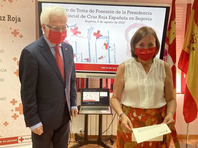 Varela (I) y la nueva presidenta de Cruz Roja en Segovia.