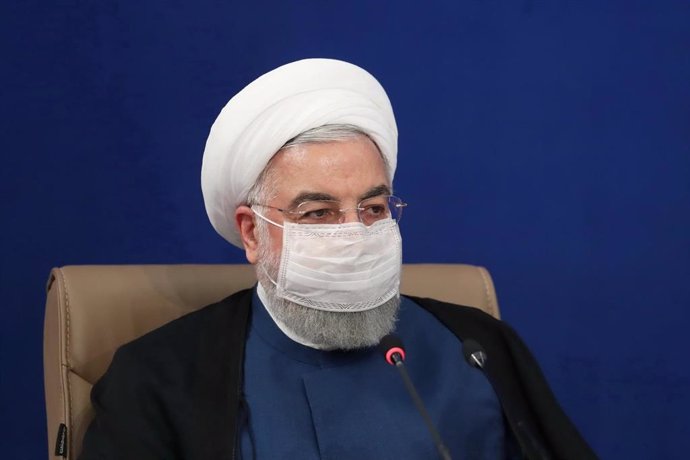 El presidente de Irán, Hasán Rohani, con mascarilla por la pandemia de coronavirus