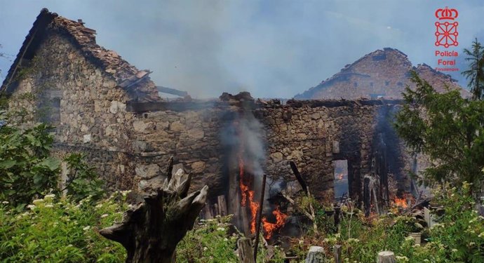 Imagen de la vivienda incendiada por el detenido en Goizueta