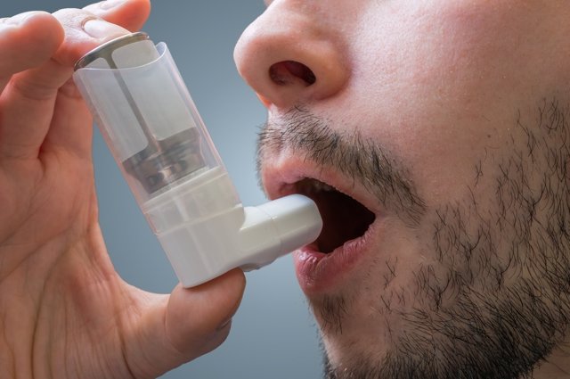 Reducir los medicamentos para el asma puede reducir los costes sin empeorar la s