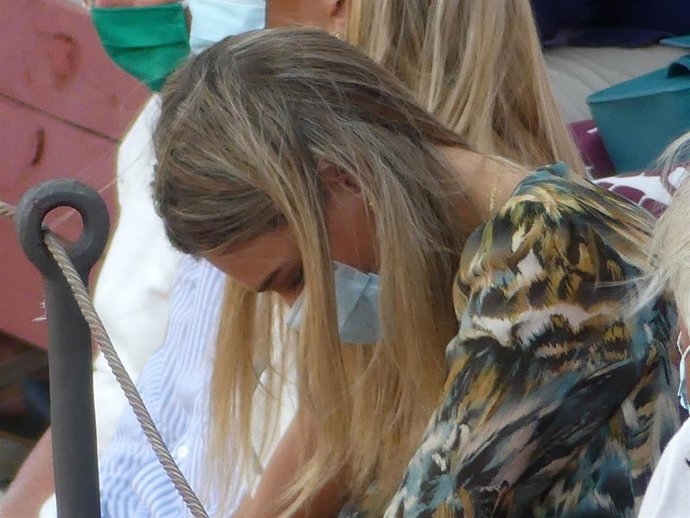 Ana Soria, en el momento en el que Enrique Ponce es cogido por un toro durante su corrida en El Puerto de Santa María