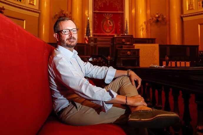 El portavoz del Grupo Popular en el Senado, Javier Maroto, posa tras una entrevista para Europa Press en la Cámara Alta, en Madrid (España), a 31 de julio de 2020.