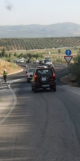 Una de las columnas de la caravana de vehículos para pedir un precio justo para el aceite de oliva en la Sierra de Segura.