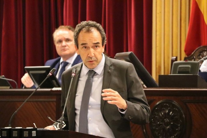 El diputado de Cs Baleares, Juanma Gómez, en una intervención en el Parlament.