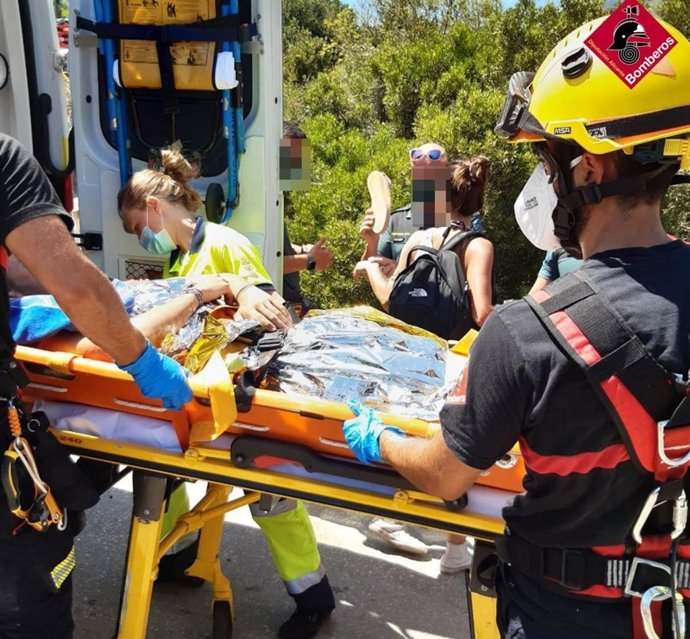 Rescate del hombre en el Penyal d'Ifac.