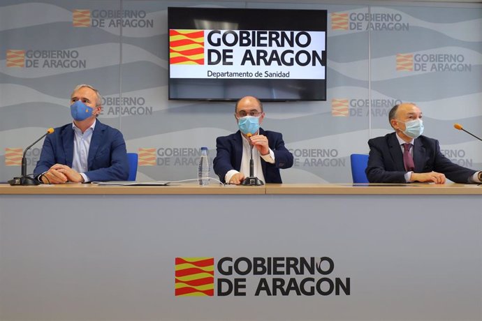 El alcalde de Zaragoza, Jorge Azcón, el presidente de Aragón, Javier Lambán, y el subdelegado del Gobierno en Zaragoza, Fernando Beltrán.