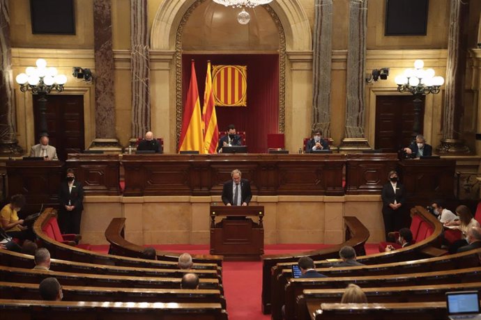 El presidente de la Generalitat, Quim Torra, en el pleno del Parlament sobre la monarquía.