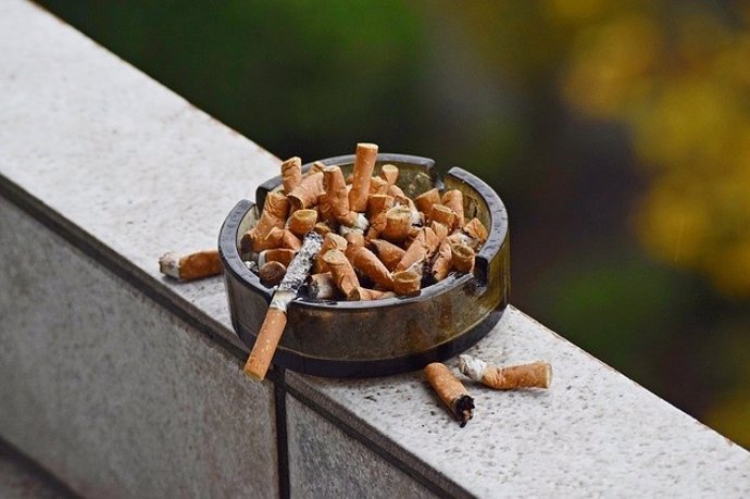 Un estudio apunta que cada cigarrillo aumenta un 30% el riesgo de algunas patolo