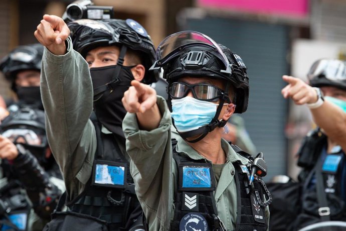 Agentes de la Policía de Hong Kong durante una protesta. 