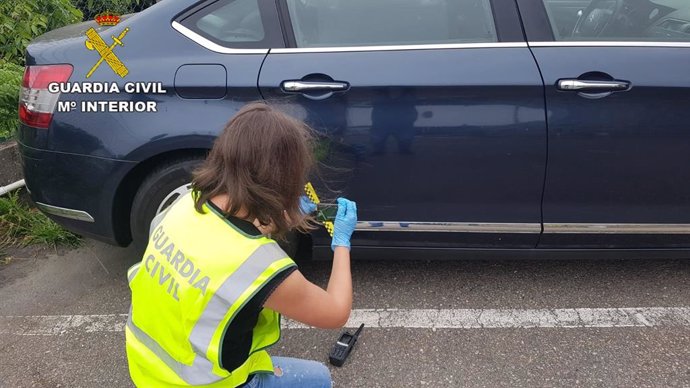 Imagen de un coche dañado supuestamente por una vecina de Baiona (Pontevedra)