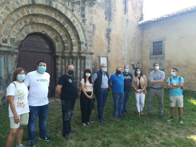 Imagen de la visita de Ciudadanos al monaterio de Obona.