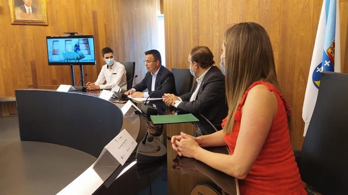 El conselleiro do Medio Rural en funciones, José González, durante la presentación de una campaña de promoción de productos agroganaderos
