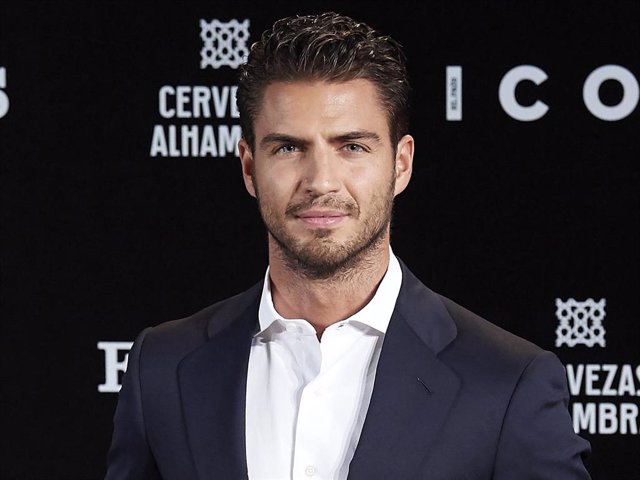 Maxi Iglesias attends 'ICON' magazine awards at Real Fabrica de Tapices on October 09, 2019 in Madrid, Spain.