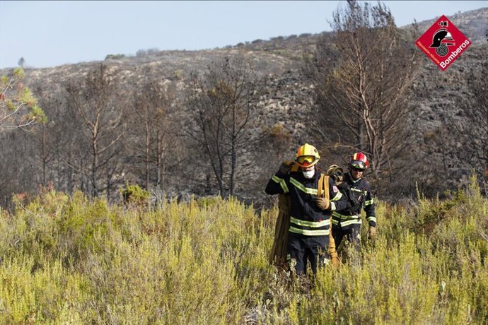 Bomberos trabajando en un incendio