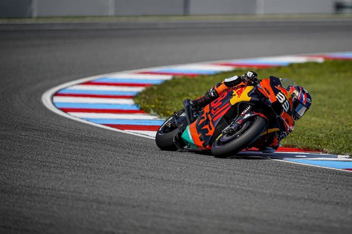 Brad Binder rueda en solitario en el GP República Checa 2020