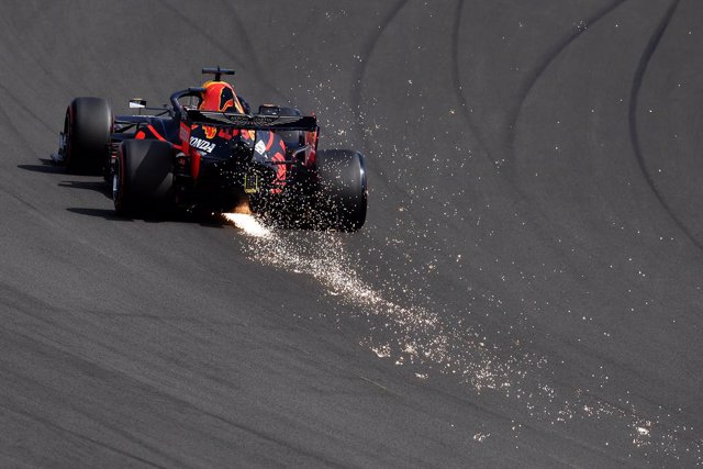 AV.- Fórmula 1/GP 70 Aniversario.- Verstappen doma a los Mercedes en Silverston