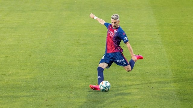 Fútbol.- Luisinho renueva con el Huesca para el regreso a LaLiga Santander