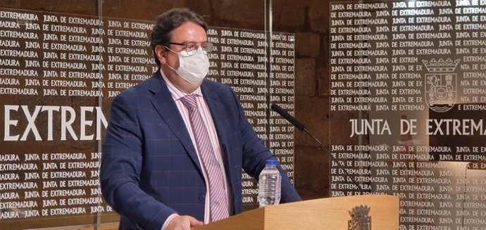 El consejero de Sanidad, José María Vergeles, en rueda de prensa