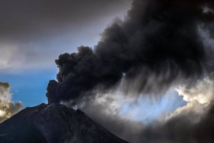 El volcán Sinabung, en Indonesia. 